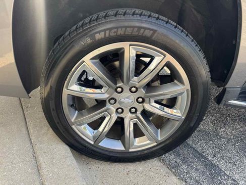 Used 2019 Chevrolet Suburban Premier RWD image 38