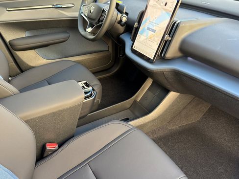 New 2025 Volvo EX30 Plus w/ Protection Package Premier image 17