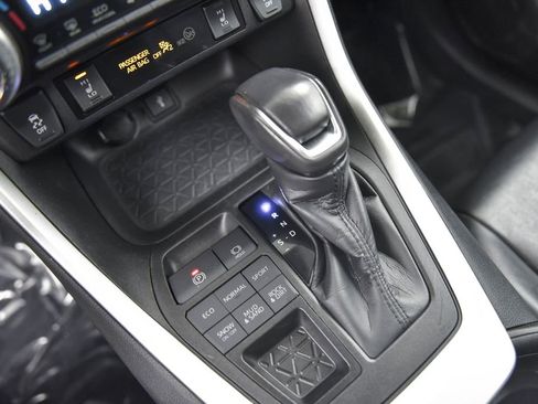 Used 2021 Toyota RAV4 XLE Premium image 21