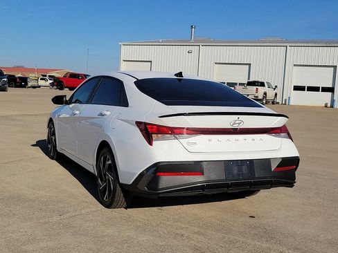 Used 2025 Hyundai Elantra Sport FWD image 4