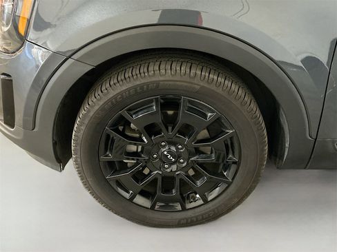 Used 2022 Kia Telluride SX w/ SX Prestige Package image 35