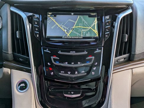 Used 2020 Cadillac Escalade ESV Luxury image 22