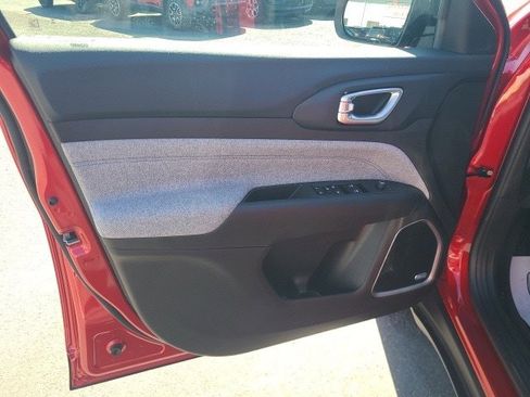 New 2025 Jeep Compass Latitude w/ Sun & Sound Group image 10