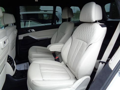 Used 2022 BMW X7 xDrive40i w/ Executive Package AWD/4WD image 15