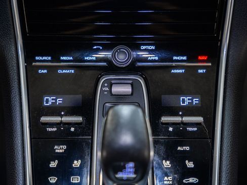 Used 2018 Porsche Panamera 4 w/ Premium Package Plus image 29