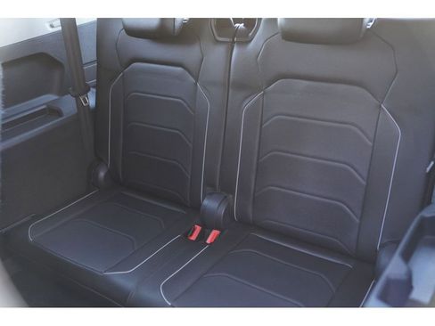 Used 2019 Volkswagen Tiguan SEL Premium w/ 3rd Row Seat Package image 13