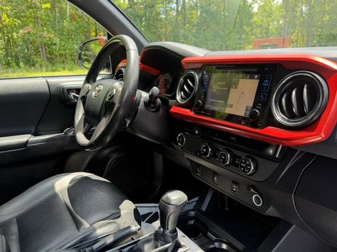 Used 2017 Toyota Tacoma TRD Sport w/ Tow Package RWD image 27