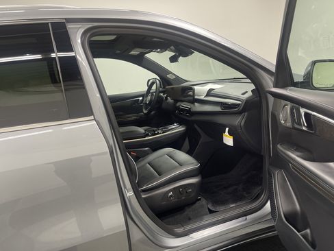 Used 2026 Buick Enclave Avenir image 26