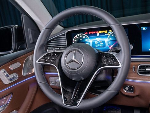 New 2026 Mercedes-Benz GLS 450 4MATIC image 16