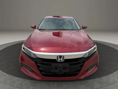 Used 2018 Honda Accord Touring image 2