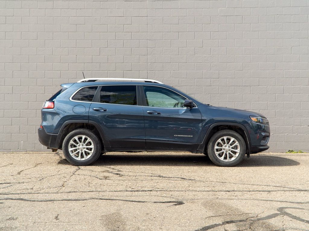 Used 2019 Jeep Cherokee Latitude w/ Cold Weather Group AWD/4WD image 8