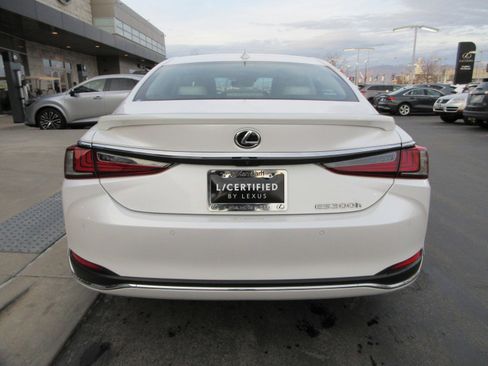 Used 2025 Lexus ES 300h w/ Premium Package image 7