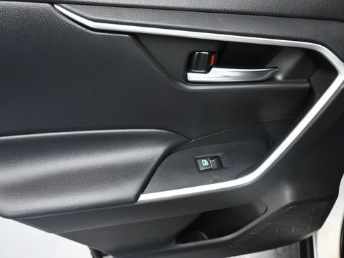 Used 2022 Toyota RAV4 XLE w/ Convenience Package image 27