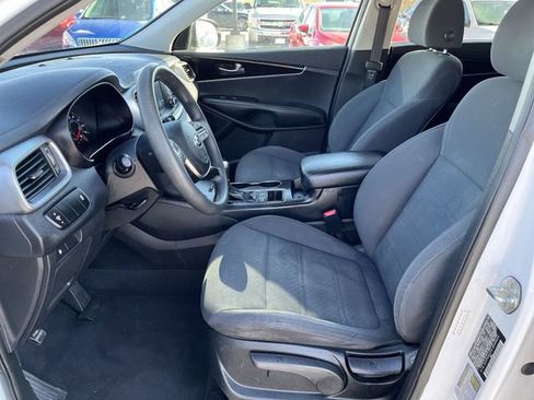 Used 2020 Kia Sorento LX image 15