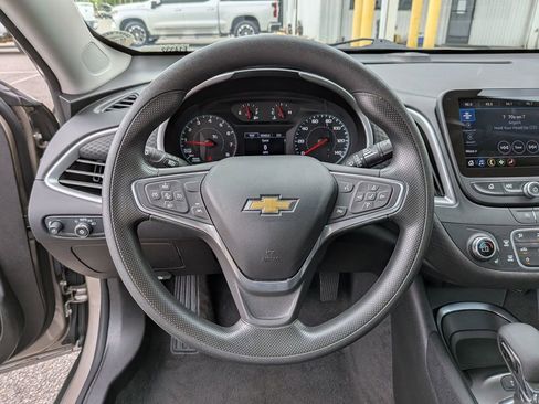 Used 2025 Chevrolet Malibu LT FWD image 13