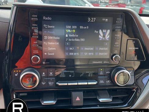 Used 2021 Toyota Highlander XLE image 12