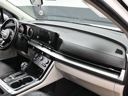 Used 2022 Kia Carnival LX FWD image 35