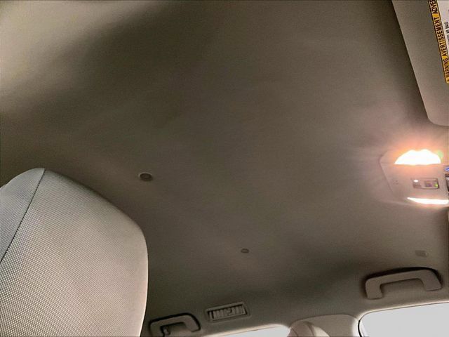 Used 2022 Toyota Highlander LE AWD/4WD image 21