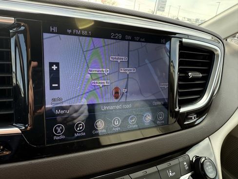 Used 2017 Chrysler Pacifica Touring-L Plus w/ Advanced Safetytec Group image 19