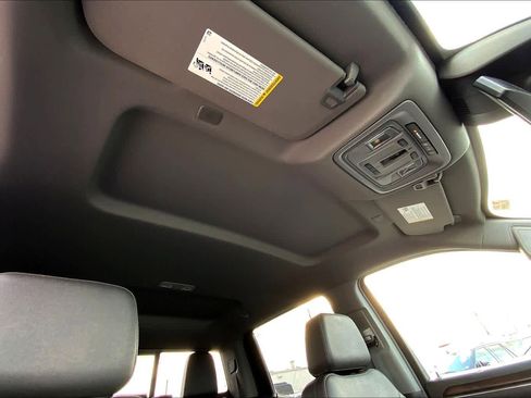 Used 2024 GMC Sierra 1500 SLT image 14