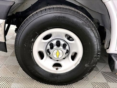Used 2025 Chevrolet Express 3500 LT w/ LT Preferred Equipment Group RWD image 7