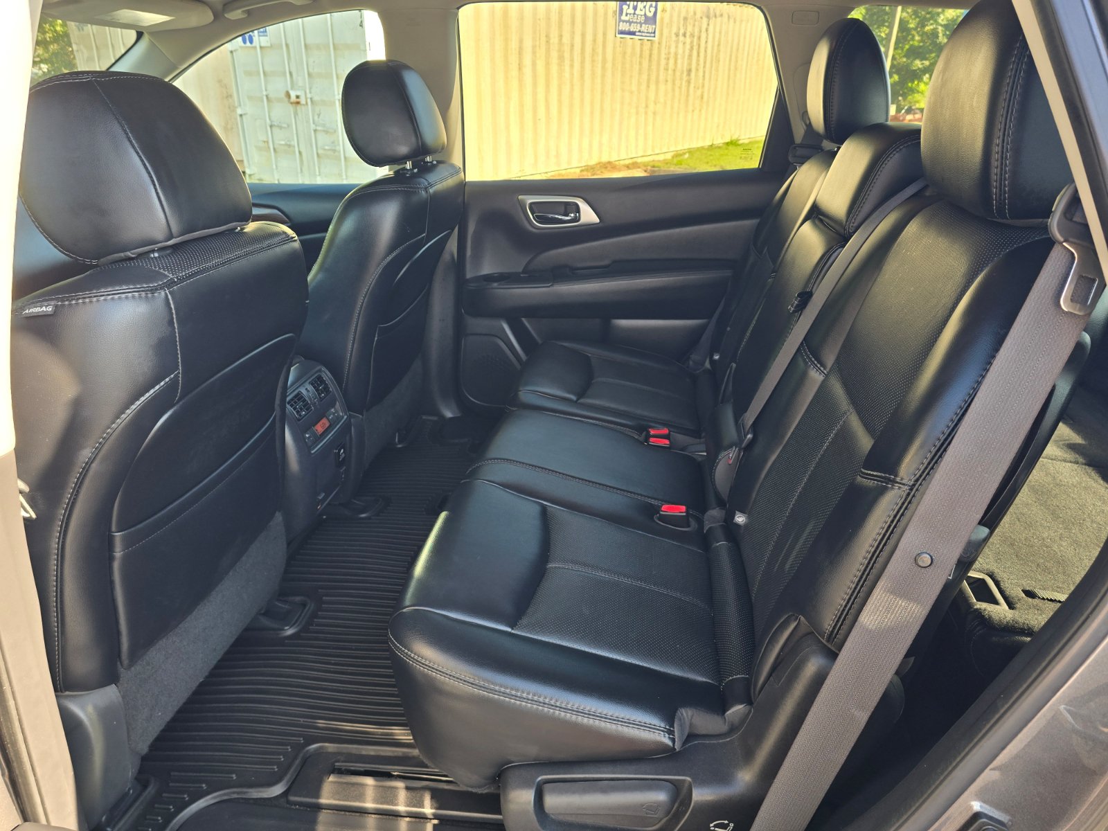 Used 2017 Nissan Pathfinder Platinum FWD image 12