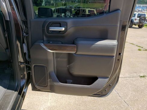 Used 2021 GMC Sierra 1500 SLT w/ SLT Convenience Package AWD/4WD image 17