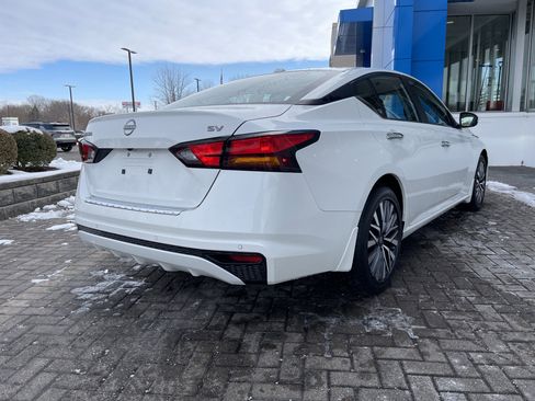 Used 2023 Nissan Altima 2.5 SV image 5
