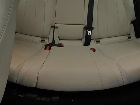 Used 2022 Mercedes-Benz GLB 250 4MATIC image 13