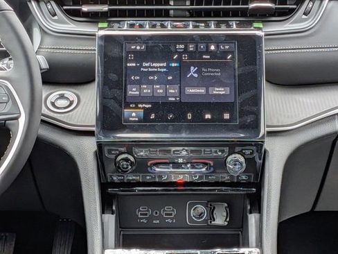 New 2026 Jeep Grand Cherokee L Laredo image 18