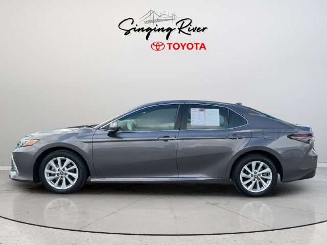 Used 2023 Toyota Camry LE FWD image 4