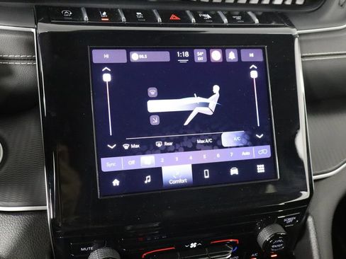 Used 2023 Jeep Grand Cherokee Laredo AWD/4WD image 29