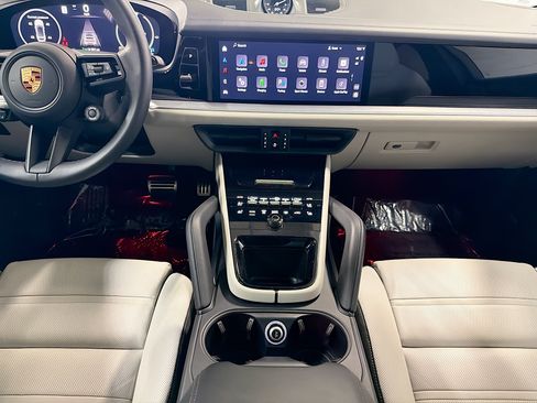 Certified 2025 Porsche Cayenne S AWD/4WD image 19