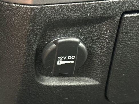 Used 2021 RAM 1500 Classic SLT RWD image 26