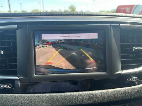 Used 2022 Chrysler Voyager LX FWD image 18