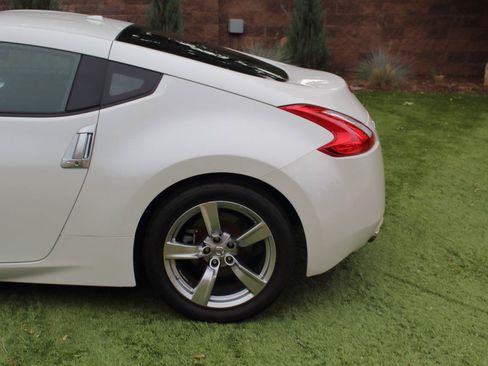 Used 2009 Nissan 370Z Touring RWD image 31