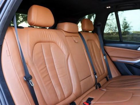 Used 2019 BMW X5 xDrive50i w/ M Sport Package image 19