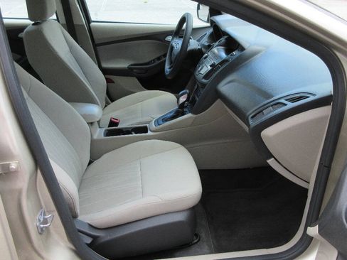 Used 2018 Ford Focus SE FWD image 23