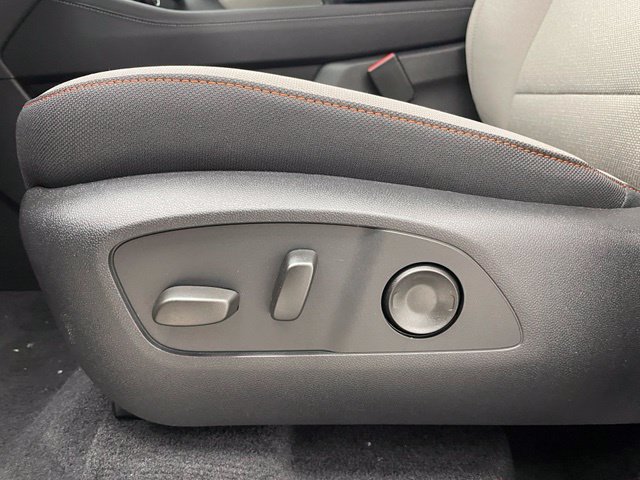 New 2027 Chevrolet Traverse LT AWD/4WD image 15