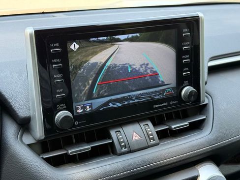 Used 2019 Toyota RAV4 Limited FWD image 38