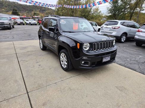 Used 2017 Jeep Renegade Latitude w/ Cold Weather Group image 2