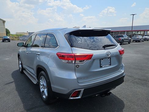 Used 2019 Toyota Highlander Limited FWD image 3