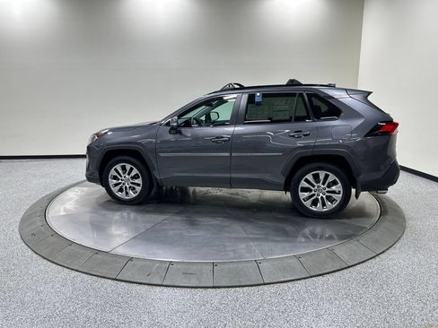 Used 2021 Toyota RAV4 XLE Premium AWD/4WD image 10