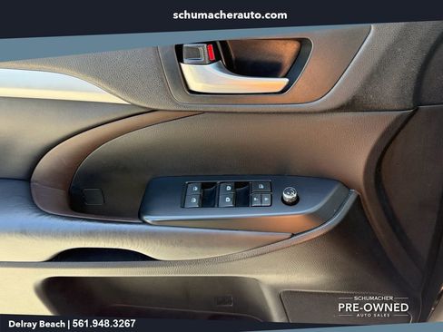 Used 2018 Toyota Highlander XLE FWD image 26