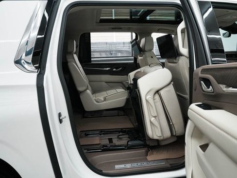 Used 2024 GMC Yukon XL Denali w/ Advanced Technology Package AWD/4WD image 32