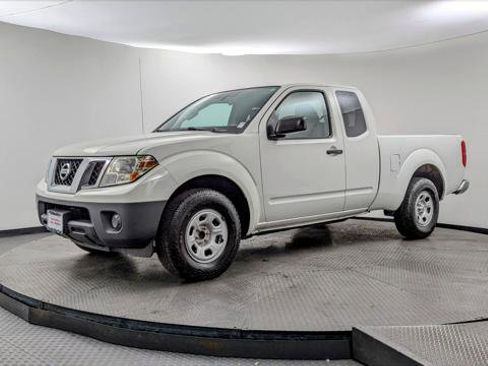 Used 2018 Nissan Frontier S image 2