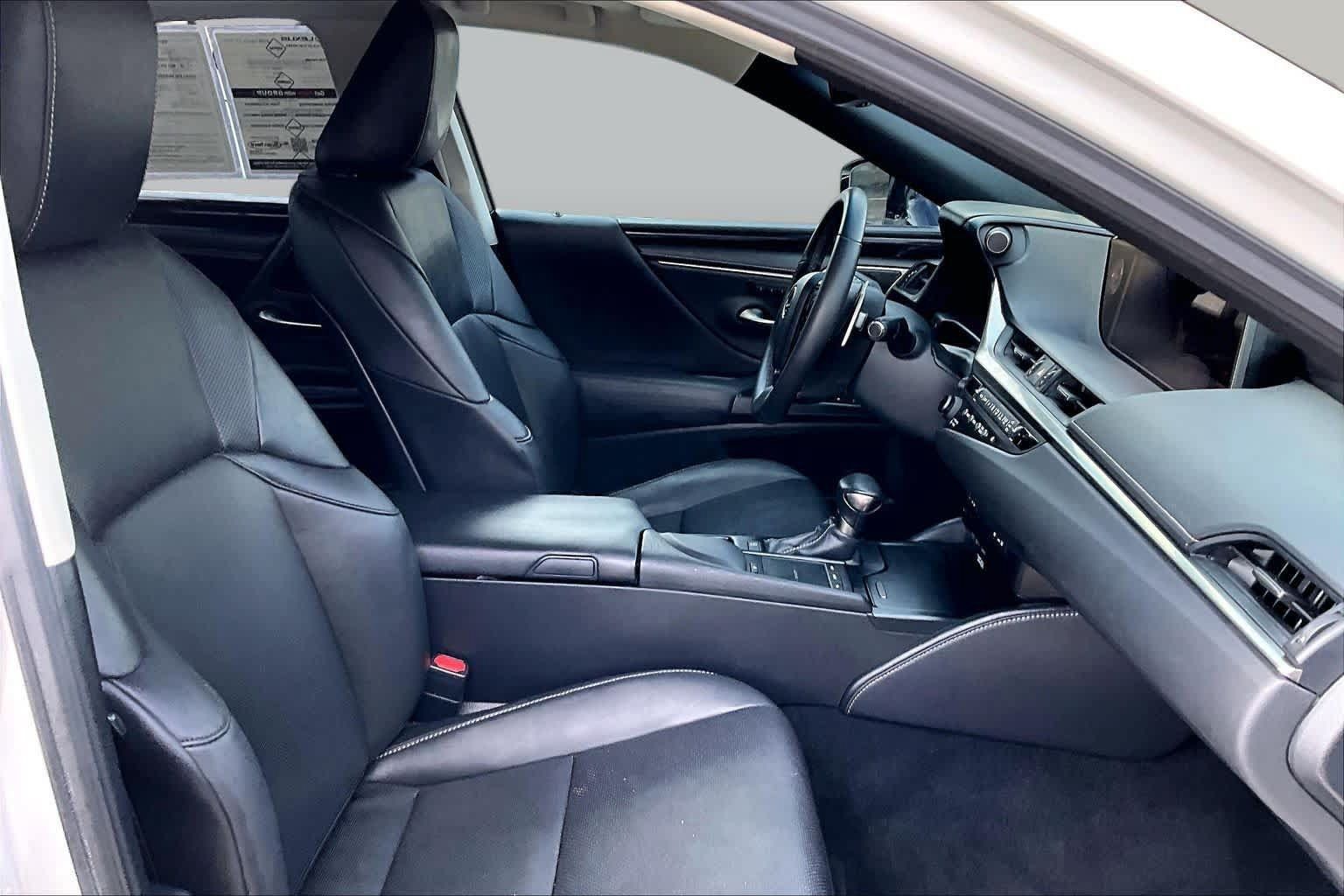 Used 2020 Lexus ES 300h w/ Premium Package FWD image 9