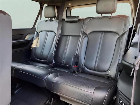 Used 2024 Jeep Wagoneer L Series II w/ Flexible Seating Group image 15