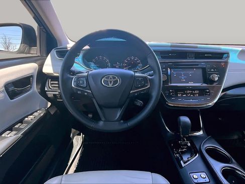 Used 2017 Toyota Avalon XLE w/ All Weather Liner Package FWD image 5