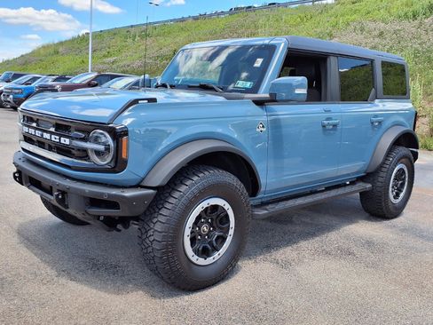 Used 2023 Ford Bronco Outer Banks w/ Sasquatch Package AWD/4WD image 2